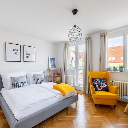 Bright Charming Apt With Terrace, Parking & Airco. Prága Kültér fotó
