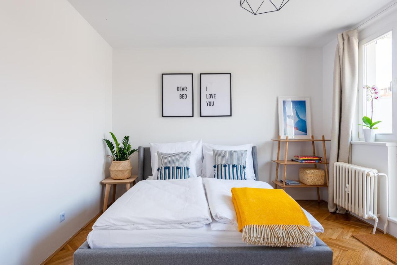 Bright Charming Apt With Terrace, Parking & Airco. Prága Kültér fotó