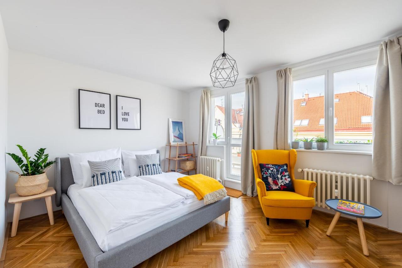 Bright Charming Apt With Terrace, Parking & Airco. Prága Kültér fotó