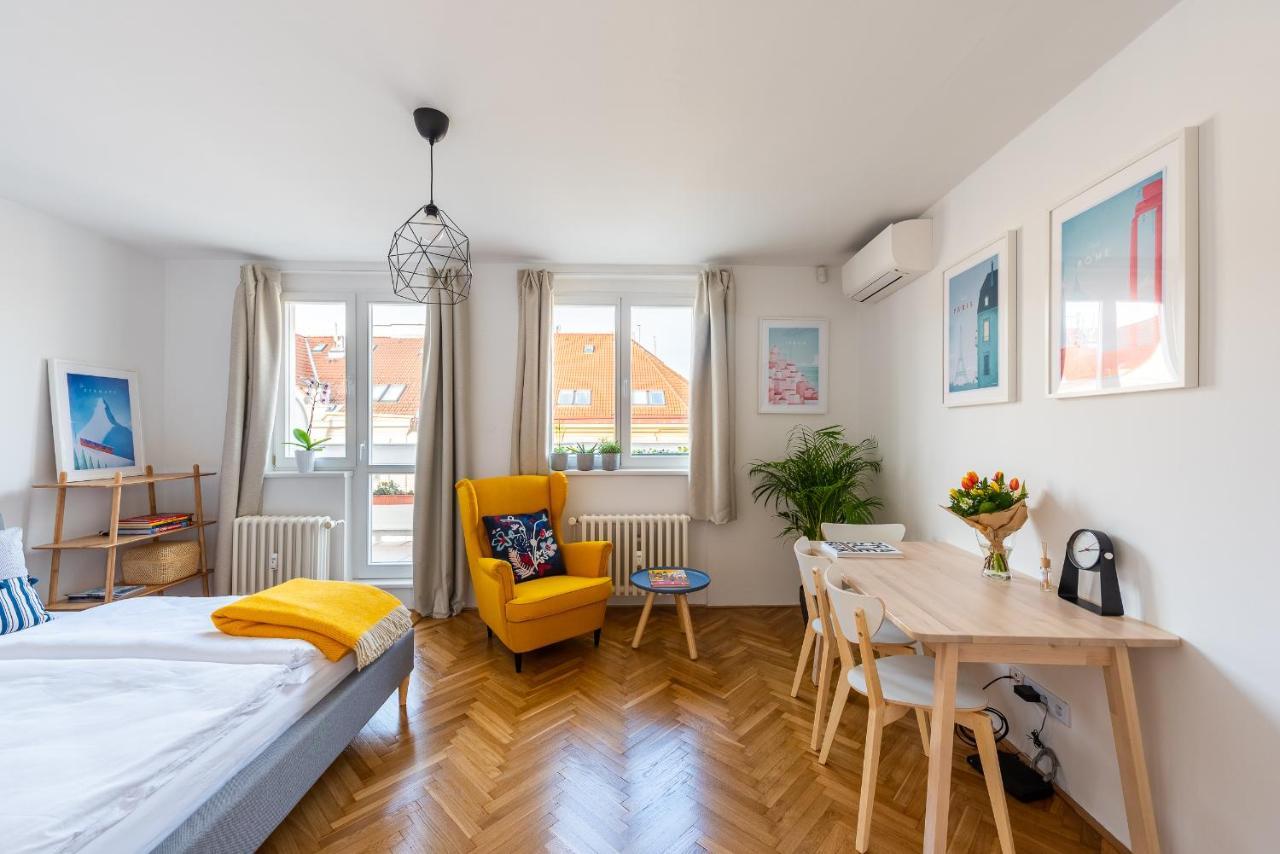 Bright Charming Apt With Terrace, Parking & Airco. Prága Kültér fotó